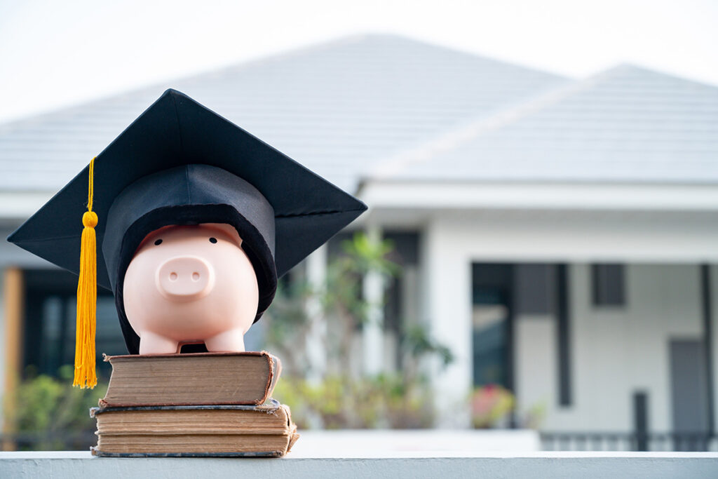 piggy bank wearing graduation cap