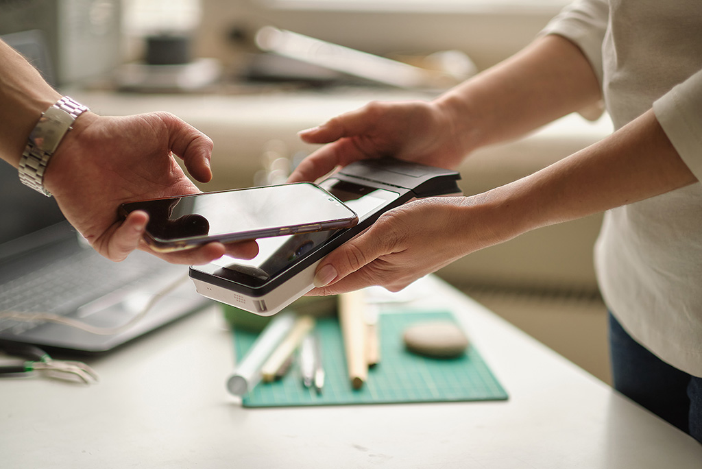consumer making payment to business through eftpos